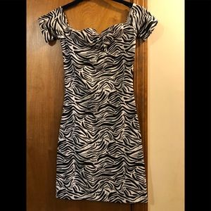 DIVIDED DRESS SIZE 4 NWT